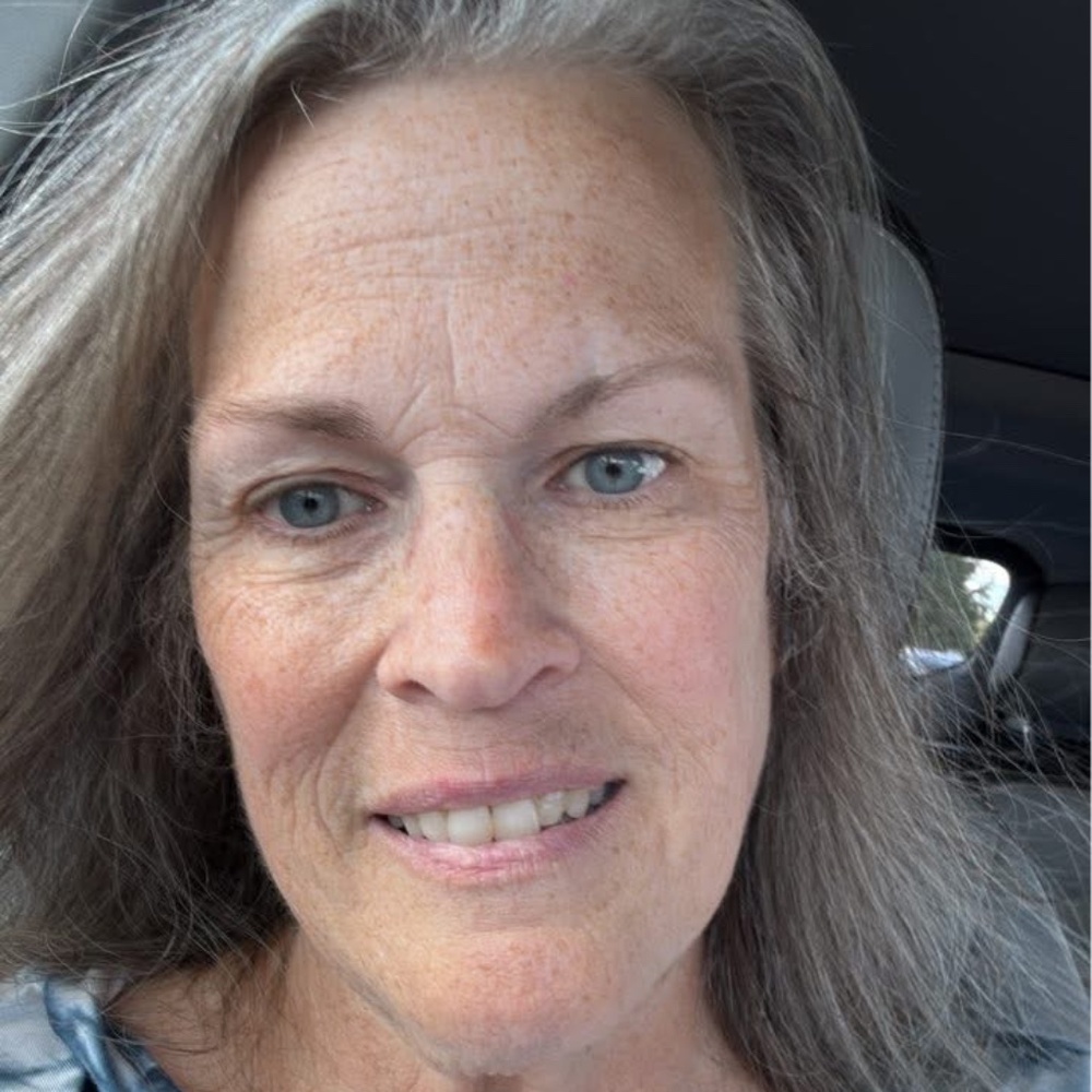 Meet your Poshers Sandi